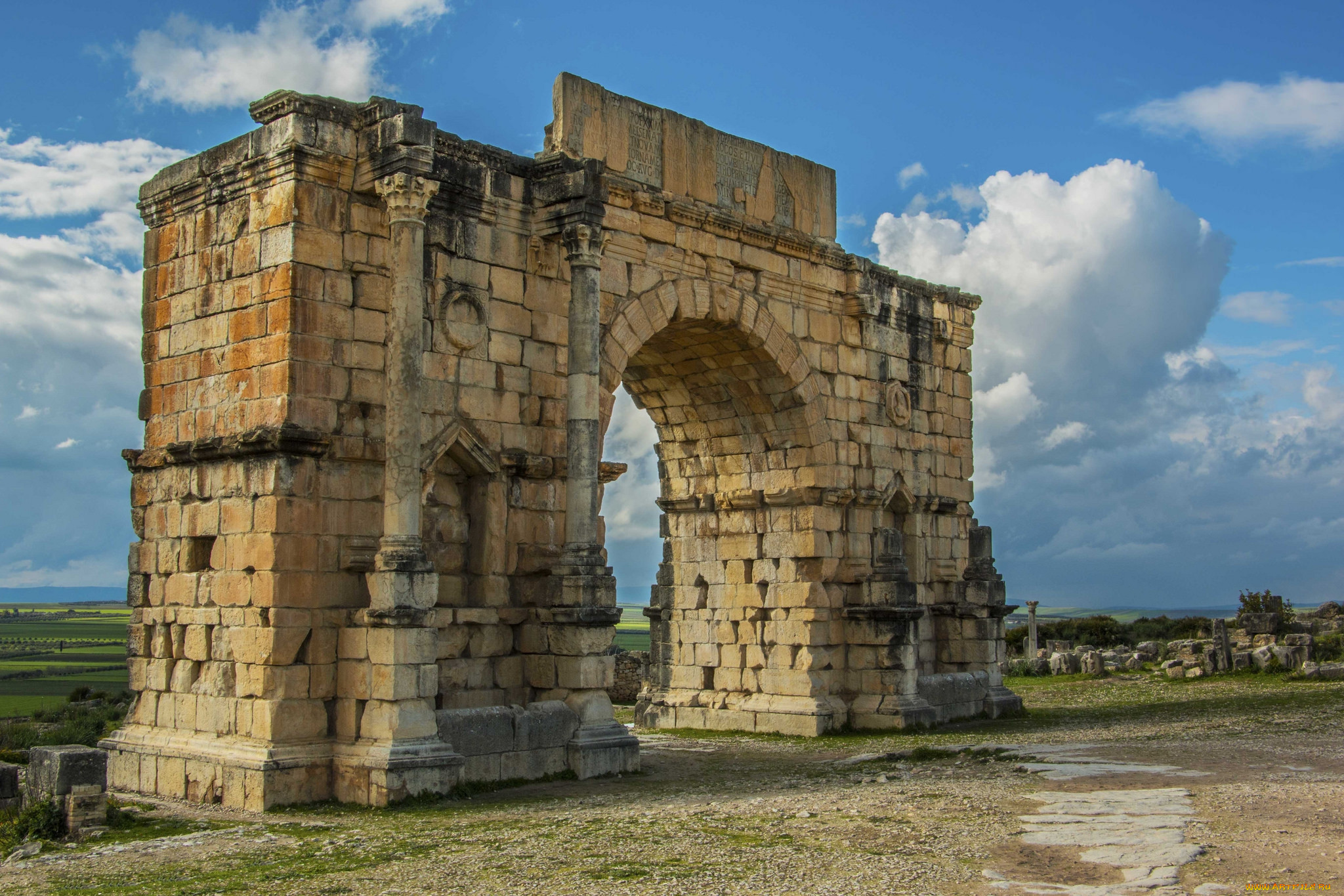 Исторический г. Арка Тита. Менора на арке Тита. Арка Тита в Риме. Исторически город.